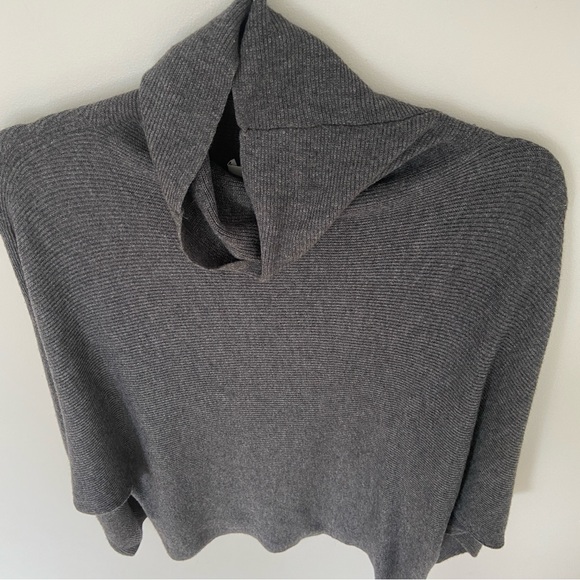 Babaton Aritzia Grey Slouchy Knit Rib Sweater size Medium - Picture 7 of 10